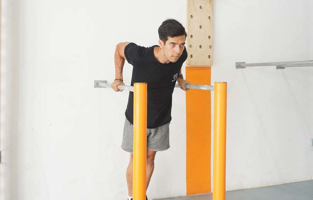 man dip compound tricep exercises